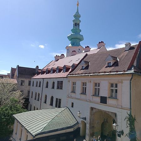 Krasny Byt S Vyhladmi V Historickom Centre Братислава Номер фото