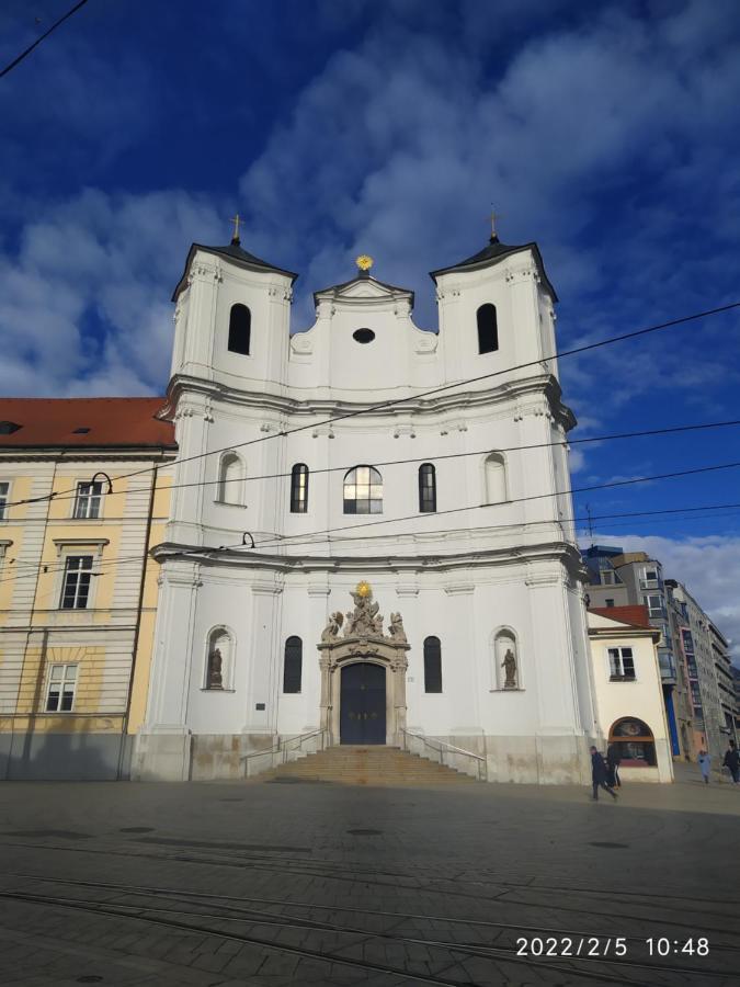 Krasny Byt S Vyhladmi V Historickom Centre Братислава Екстер'єр фото